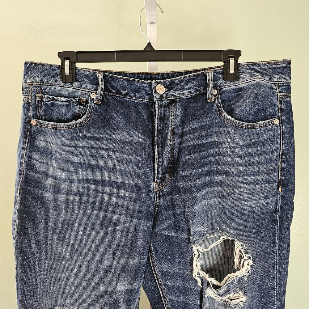 American Eagle Tomgirl Ankle Straight Jeans Distressed Mom Button Fly 18 Reg. - Picture 8 of 10